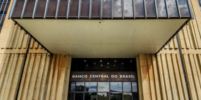 Mercado reduz estimativas para crescimento da economia e inflação