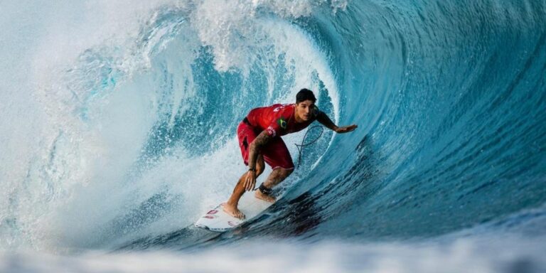 Gabriel Medina lesiona ombro e perde temporada 2025 da WSL