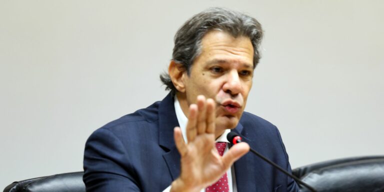 Brasil não sairá da mesa de negociação com EUA, diz Haddad