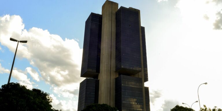 Entidades do setor produtivo criticam aumento da Selic