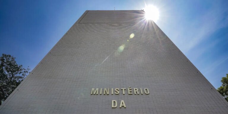 Com precatórios, previsão de déficit primário sobe para R$ 97 bilhões