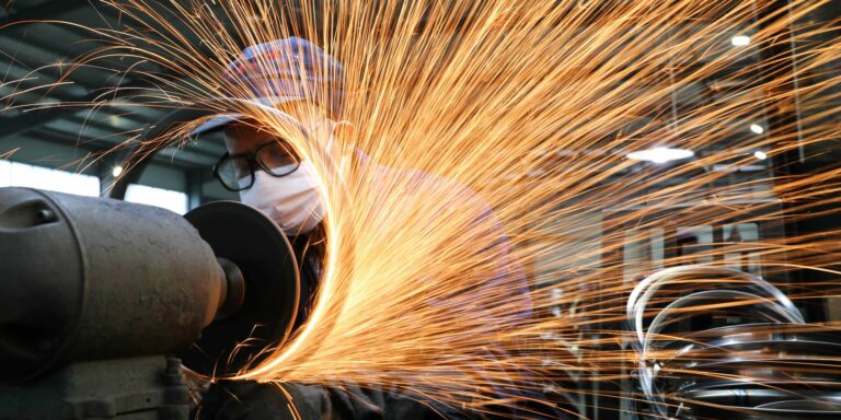 Indústria recua em nove locais pesquisados pelo IBGE