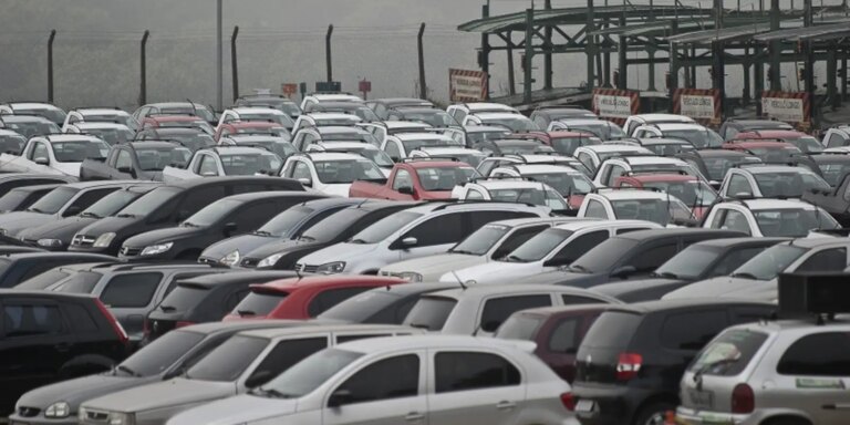 Montadoras tentam influenciar governo em disputa por mercado no Brasil