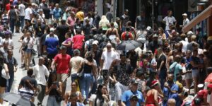 População brasileira chega a 213,4 milhões de habitantes, estima IBGE