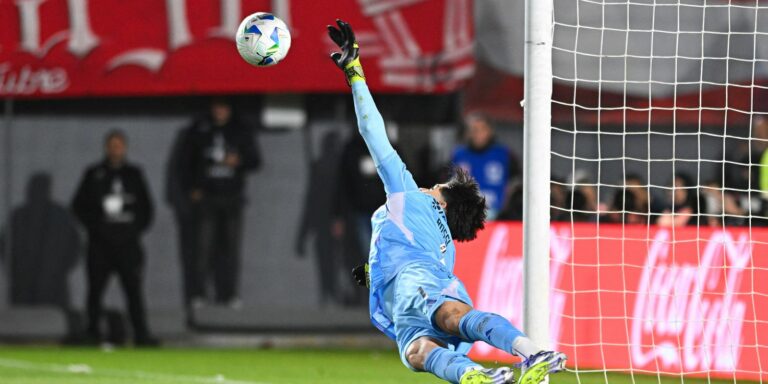 Rossi brilha nos pênaltis e garante classificação do Flamengo