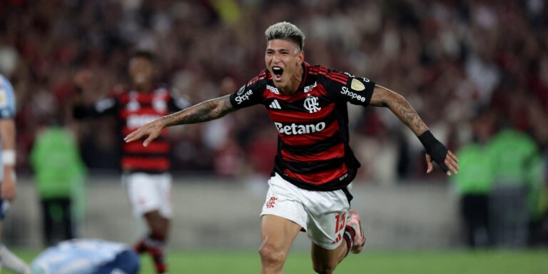 Carrascal decide e Flamengo fica em vantagem na semi da Libertadores